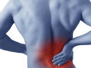Боль в правом боку со стороны спины: причины и как купировать боль