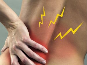 Боли в спине при панкреатите: почему отдает в спину, что делать при опоясывающей боли, может ли болеть поясница?