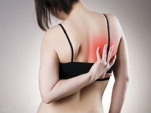 Боль под правой лопаткой сзади со спины, болит грудная клетка справа со стороны спины – причины, лечение